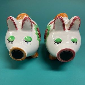 Vintage Salt and Pepper Shakers, Kissing Pigs